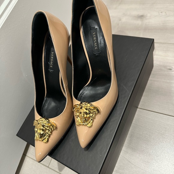 Authentic Versace Medusa heels - Picture 9 of 9